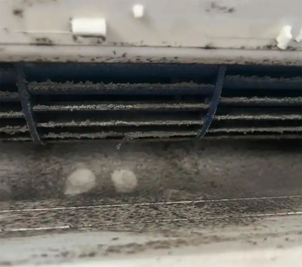 六安空调吹的风有股烧焦味是怎么回事
